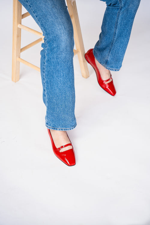 Anna Naplak Flat Red
